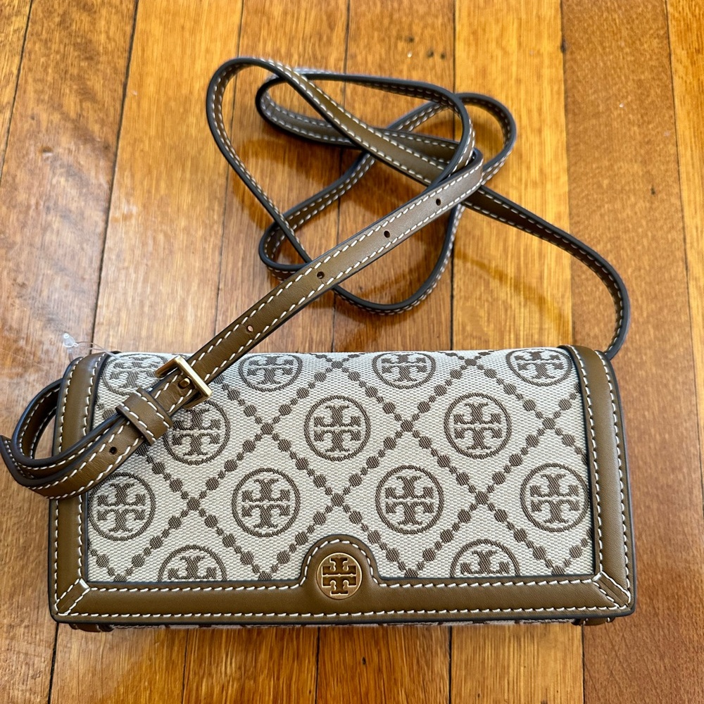 TORY BURCH - NWT Wallet Crossbody
